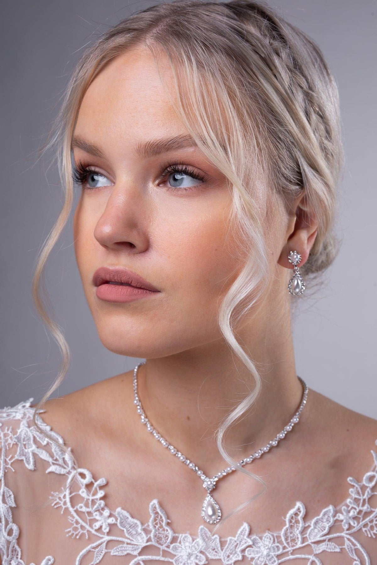Strassikaulakoru, Romantic Pearl Necklace