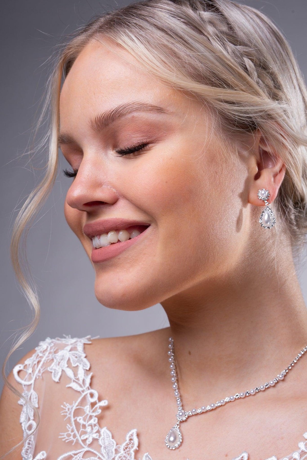 Strassikaulakoru, Romantic Pearl Necklace