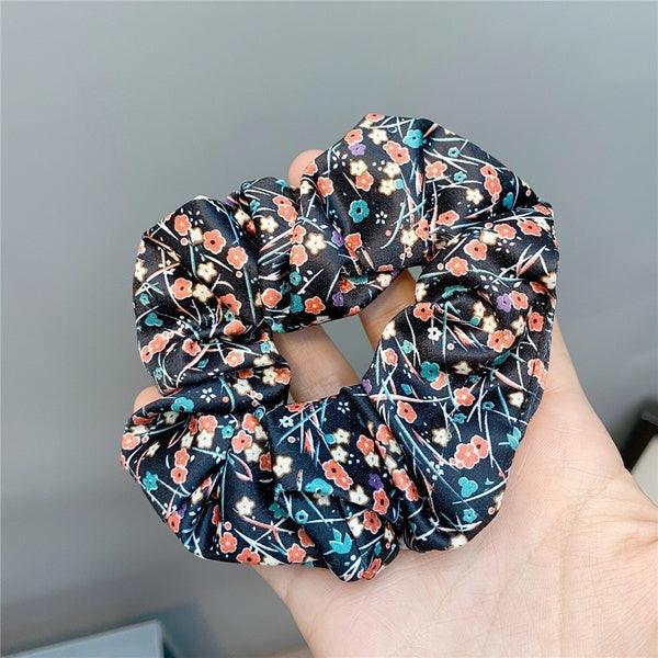Scrunchie|SUGAR SUGAR, Mini Flowers -kukallinen hiusdonitsi