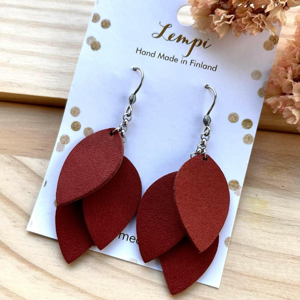 LEMPI earrings, Little Grain (cinnamon brown leather)