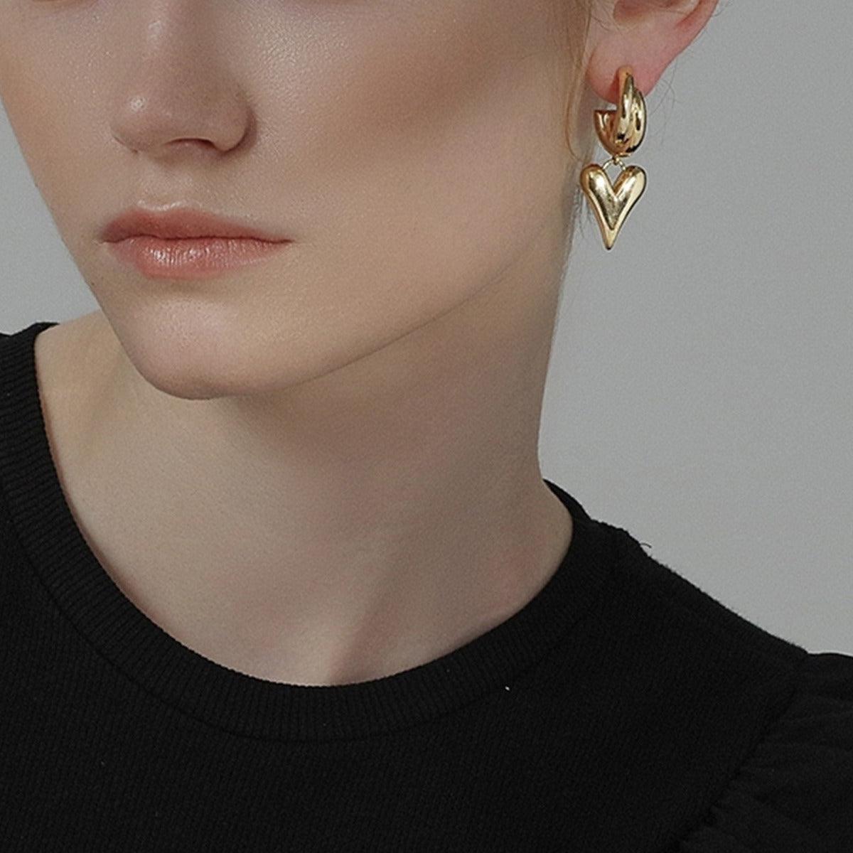 FRENCH RIVIERA|Modern Heart Earrings -kirurginteräsrenkaat sydämellä
