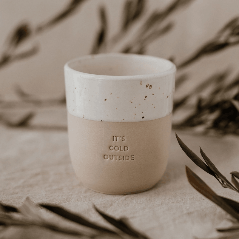 Muki, It's Cold Outside Mug -käsintehty korvaton tekstimuki