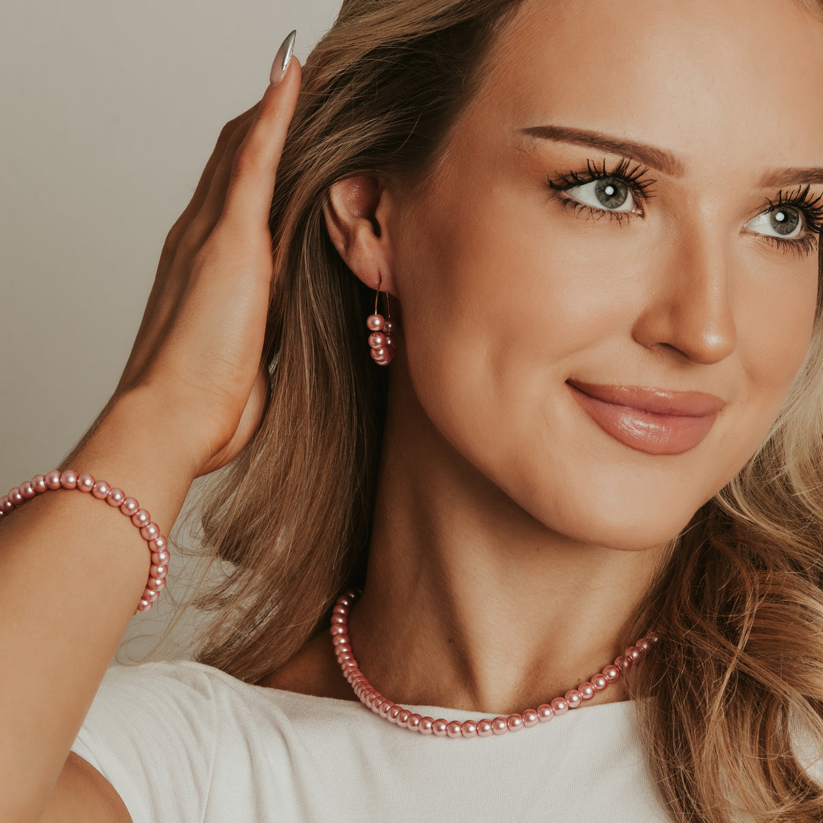 Jolie pink handmade bead bracelet