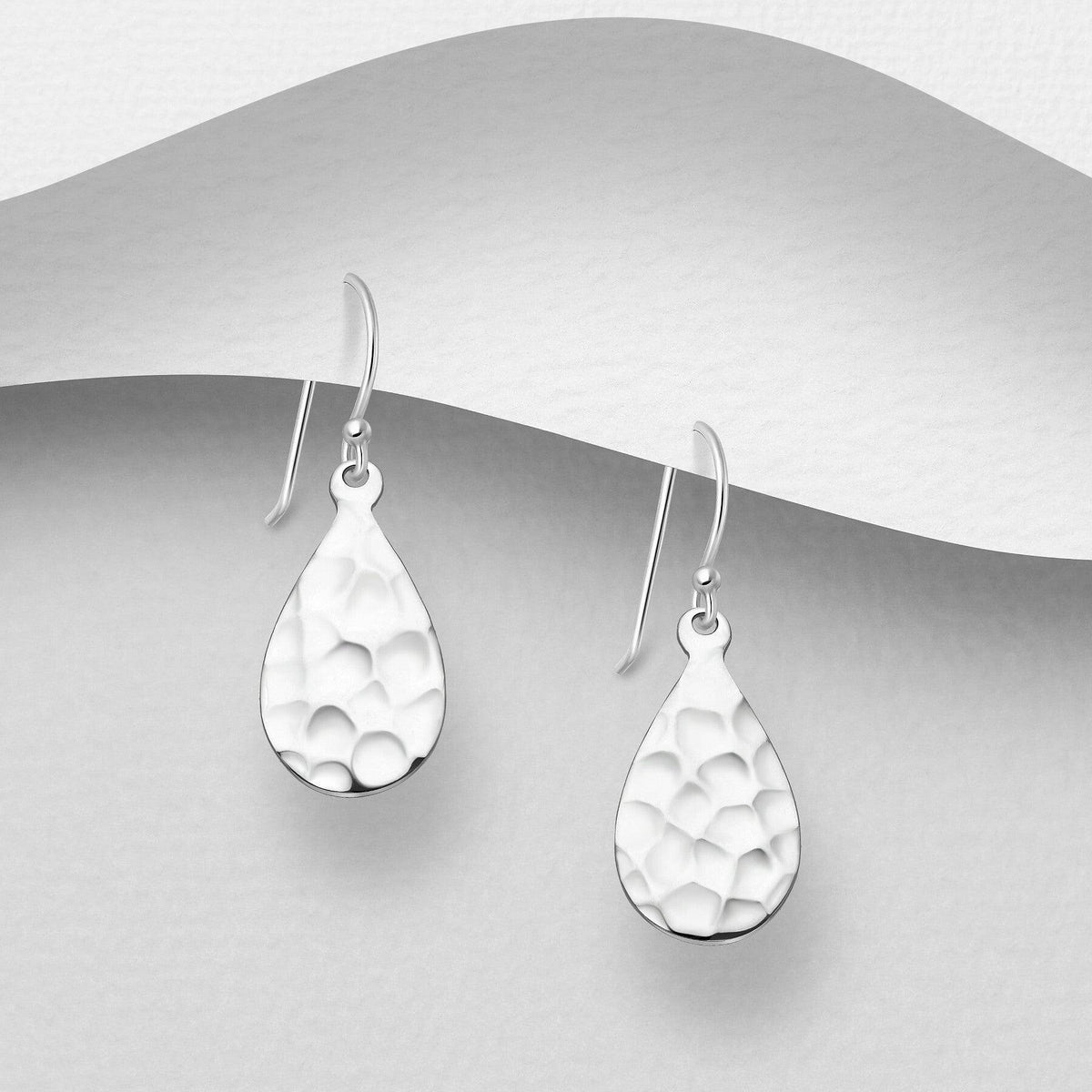 PREMIUM COLLECTION|Agnes -hopeiset pisarakorvakorut taotulla pinnalla
