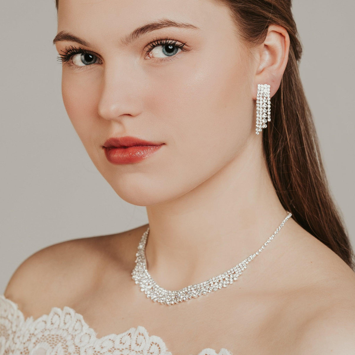 Strassikaulakoru, ROMANCE|Marie Necklace -hopeanvärinen juhlakoru