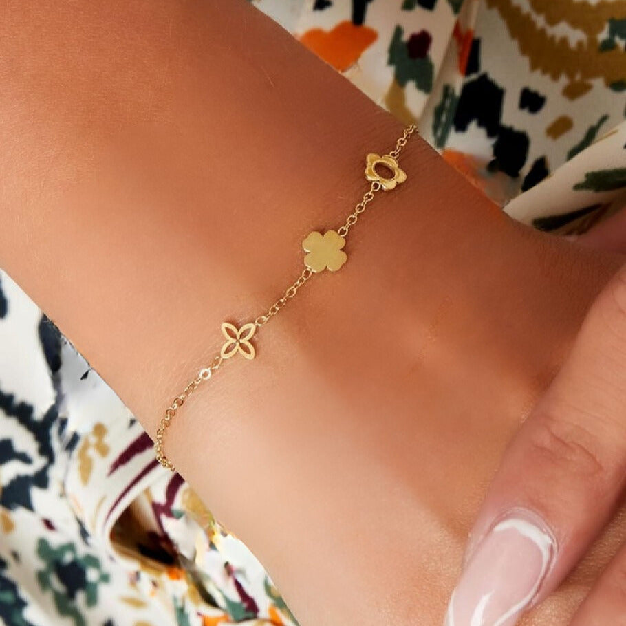 FRENCH RIVIERA | Lucky Petals - graceful lucky clover bracelet made of surgical steel