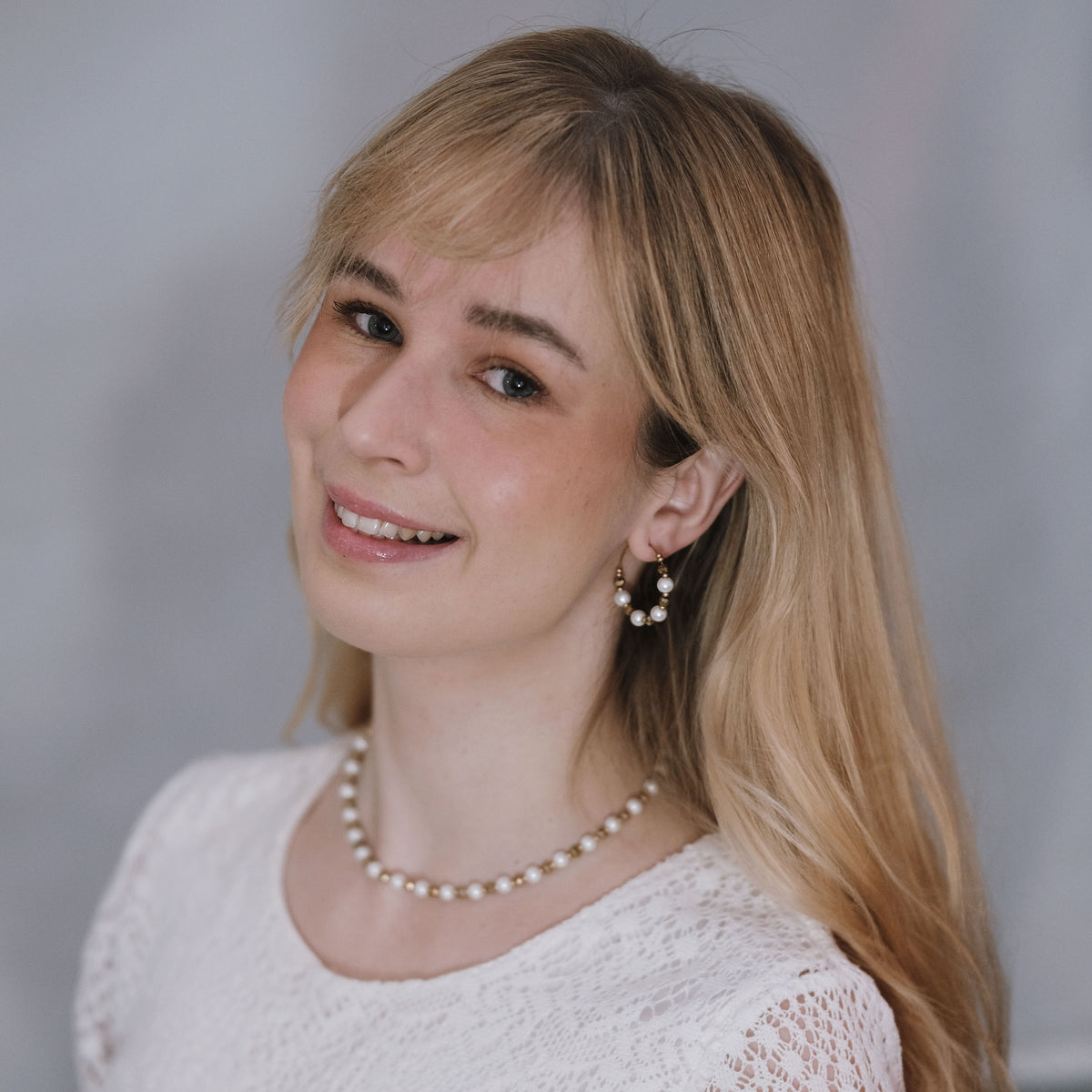 Jolie Champagne -käsintehty helmikaulakoru (valkoinen, kulta)