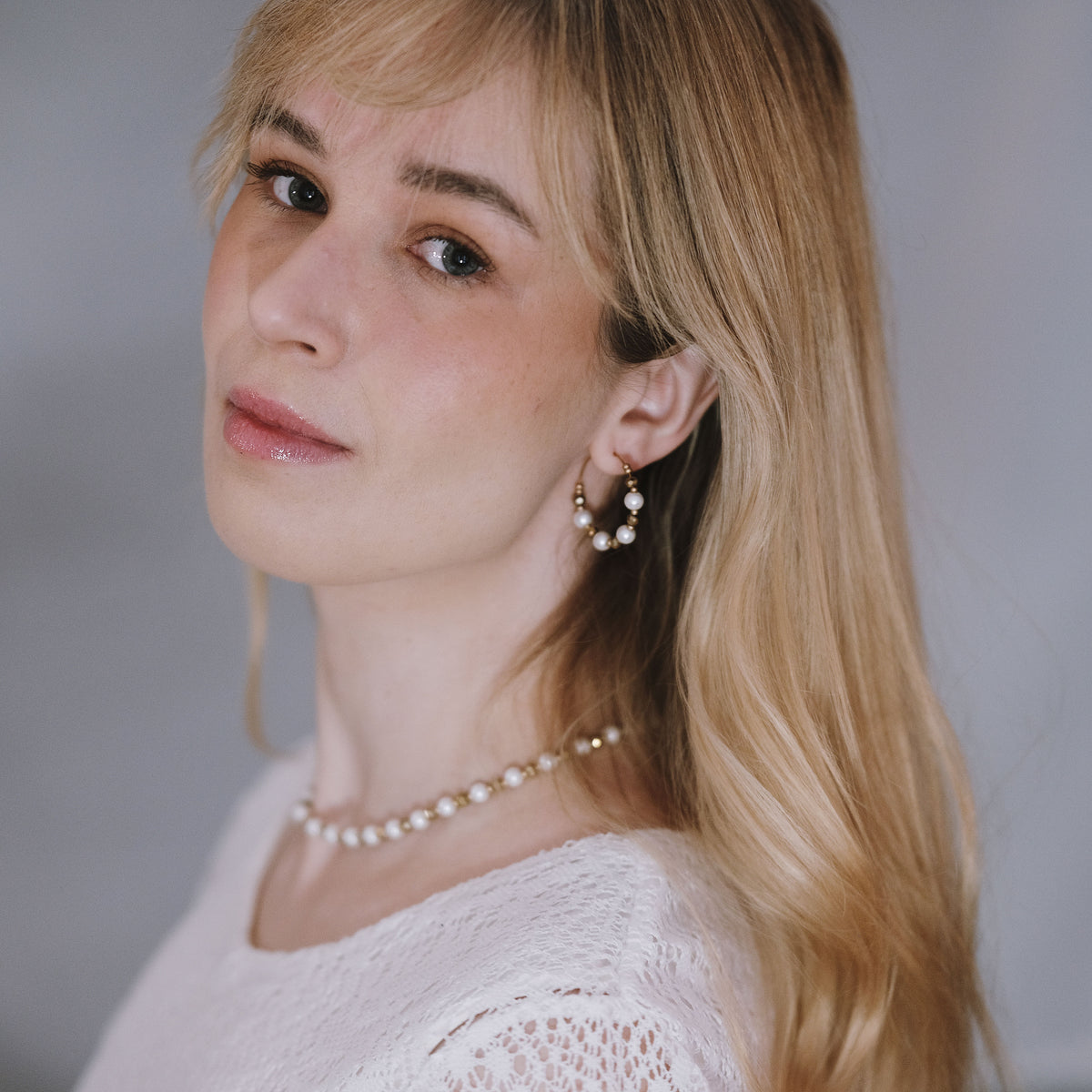 Jolie Champagne -käsintehty helmikaulakoru (valkoinen, kulta)