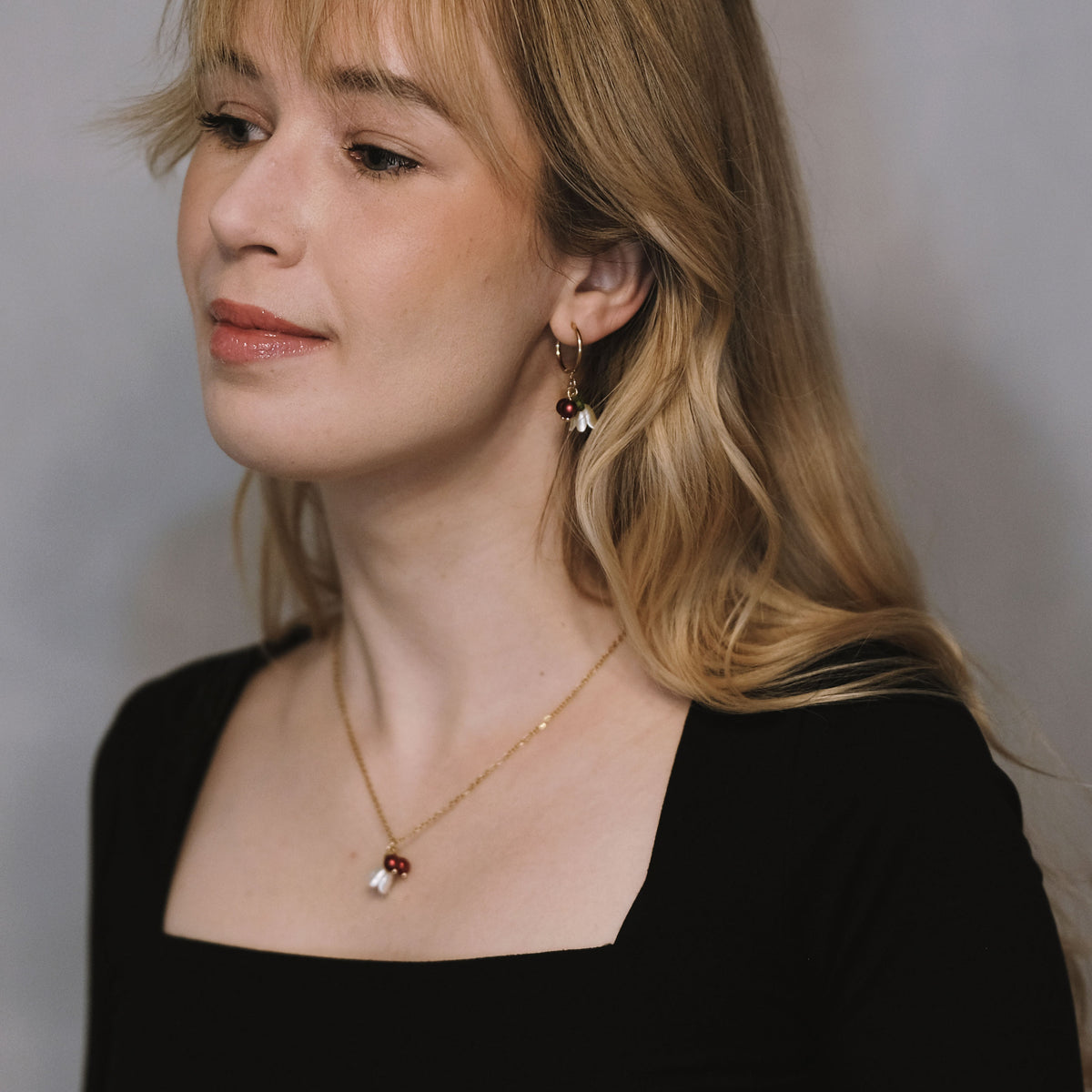Floréa Christmas berry handmade flower necklace