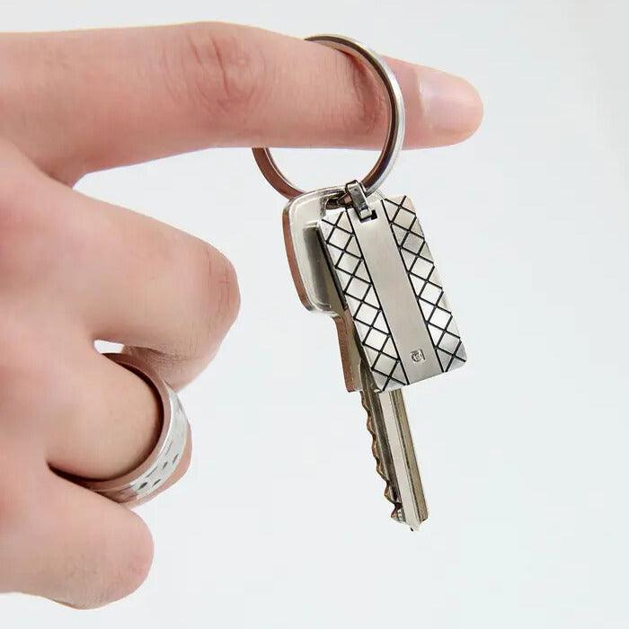Jasper Keychain -teräksinen avaimenperä laattakoristeella