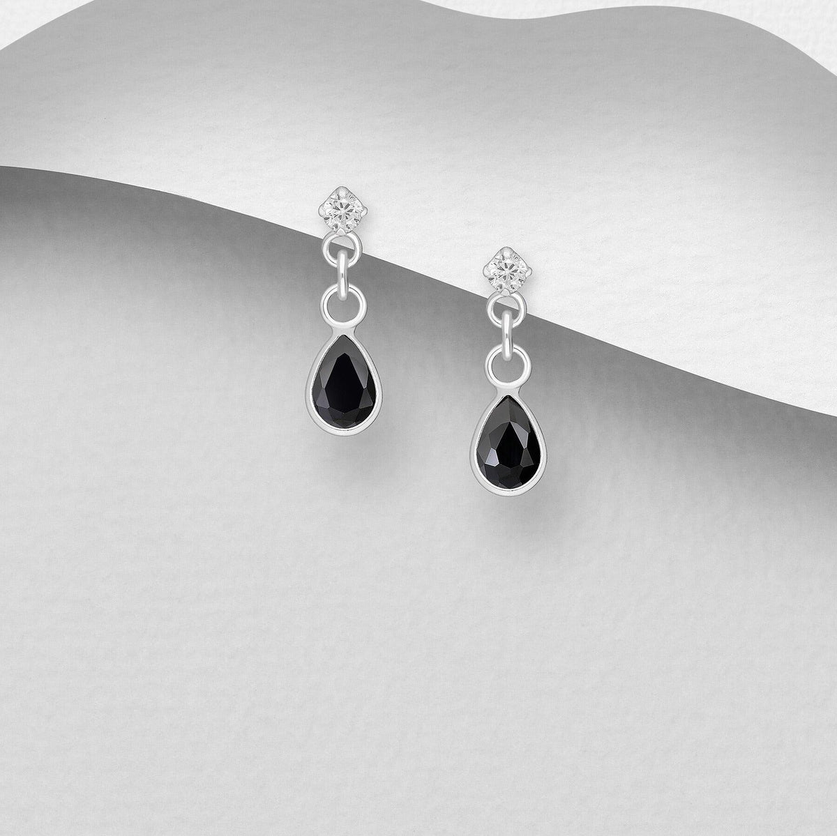 PREMIUM COLLECTION | Annika -mustat hopeakorvakorut pisaralla