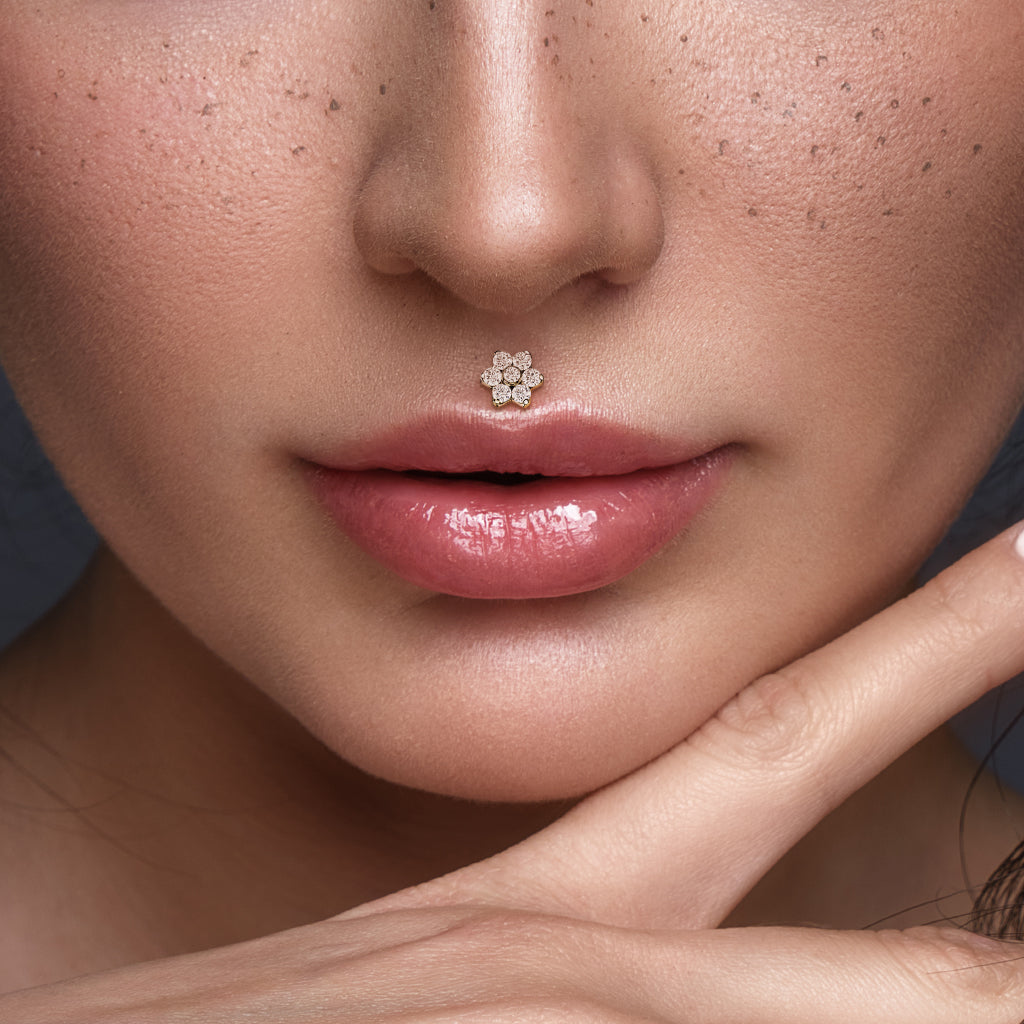 Labret 1,2mm, Titanium Crystal Bloom – kirkaskivinen kukkakoristeinen titaanikoru (hopea)