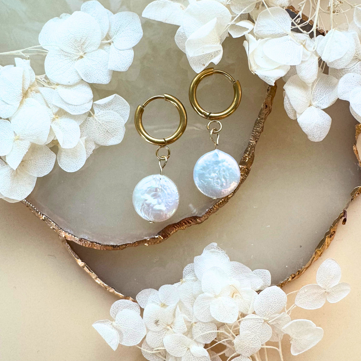 Morning Light surgical steel rings with freshwater pearls (gold)