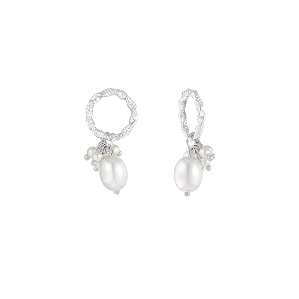 FRENCH RIVIERA | Pearl Mirage – dangling pearl earrings (silver, surgical steel)
