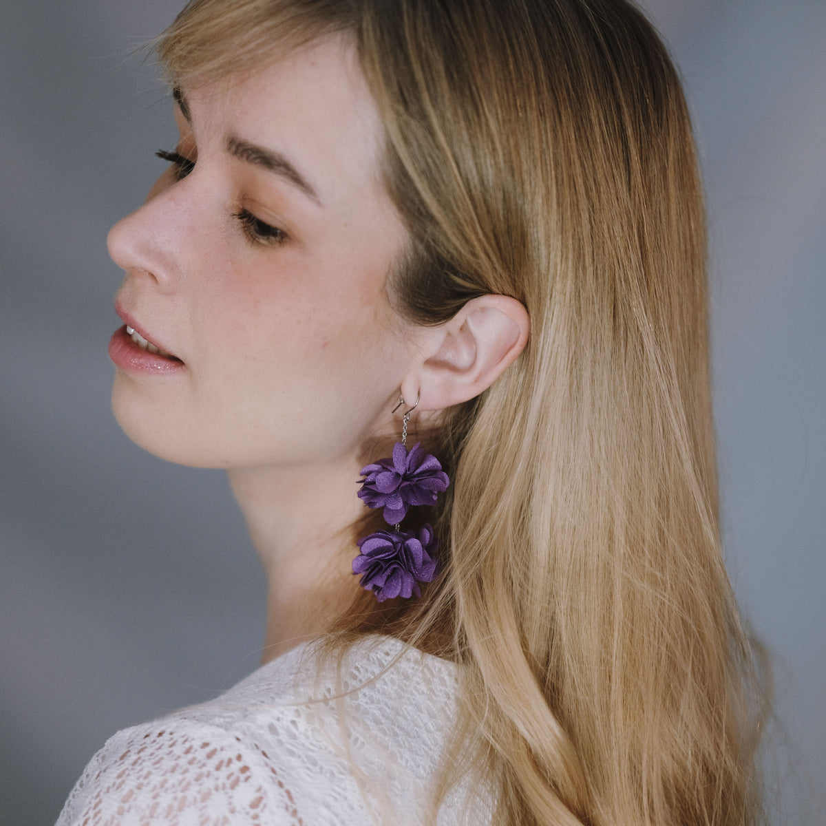 Roselle flower earrings (purple)