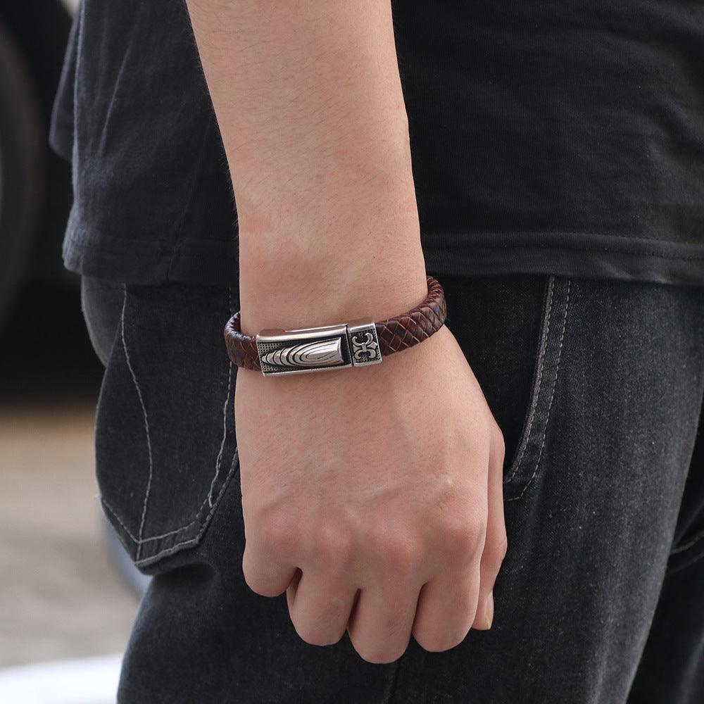 Keinonahkainen rannekoru, Black Faux Leather Bracelet with Bullet