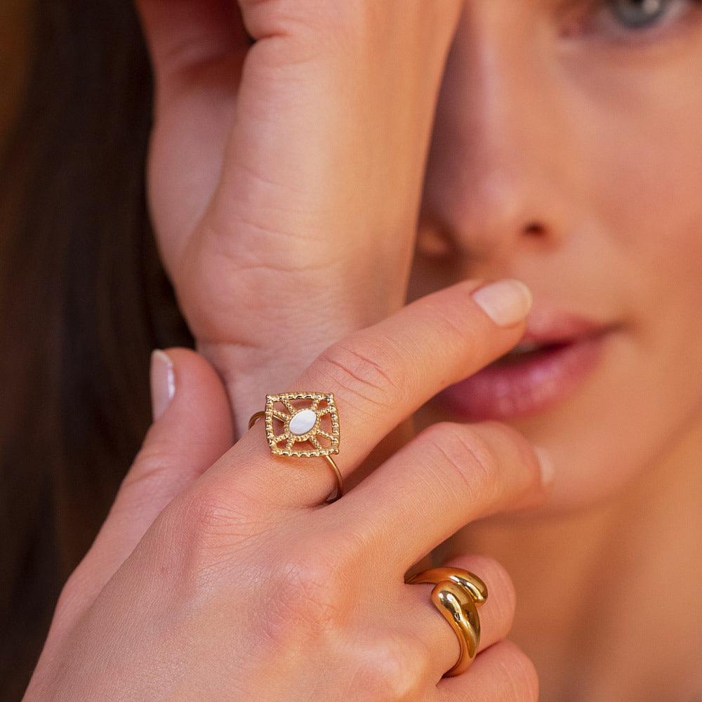 BOHM PARIS|Bague Darcy -kirurginterässormus helmiäisellä