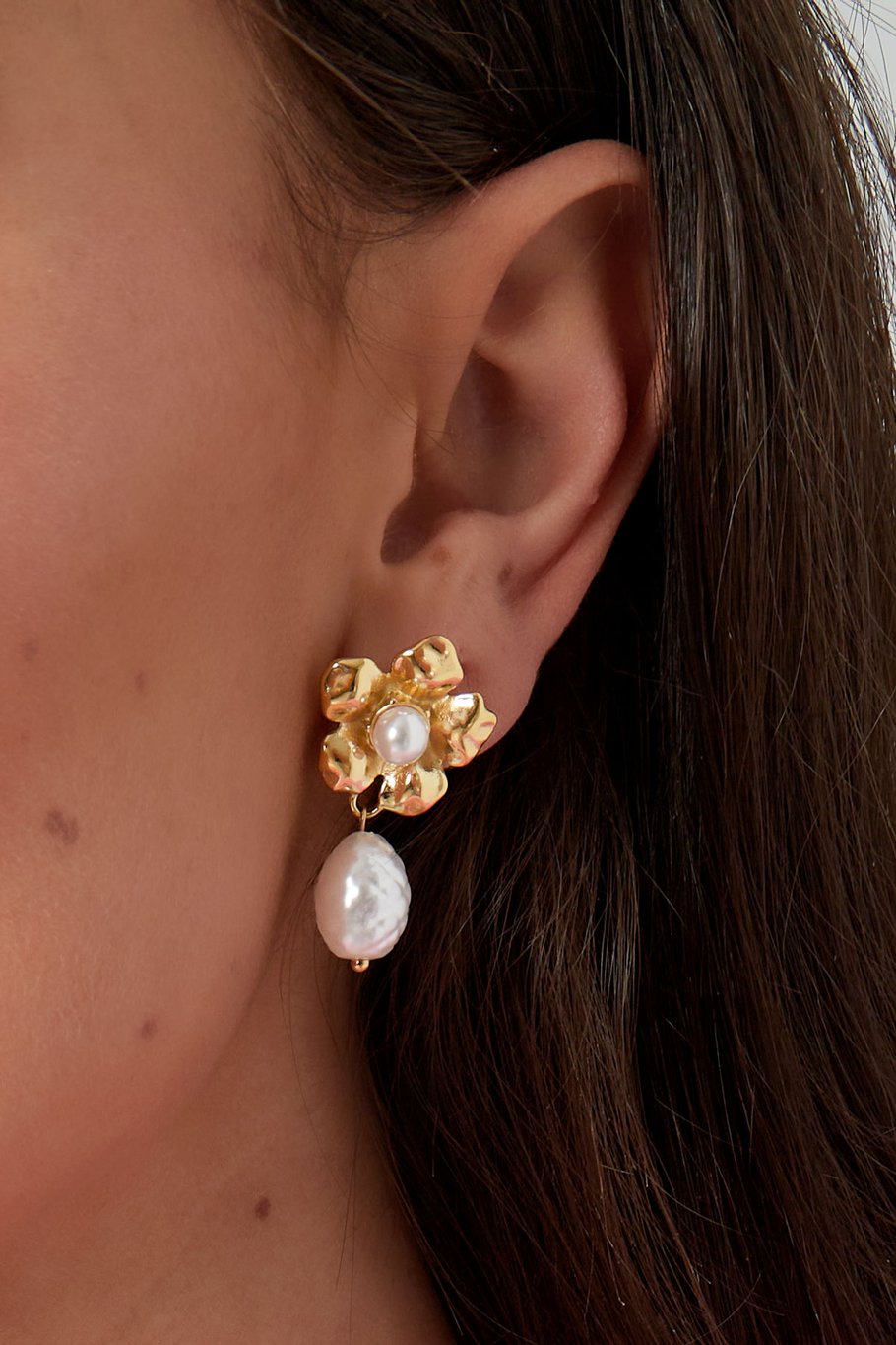 FRENCH RIVIERA | Pearl in Bloom – flower earrings with white pearls