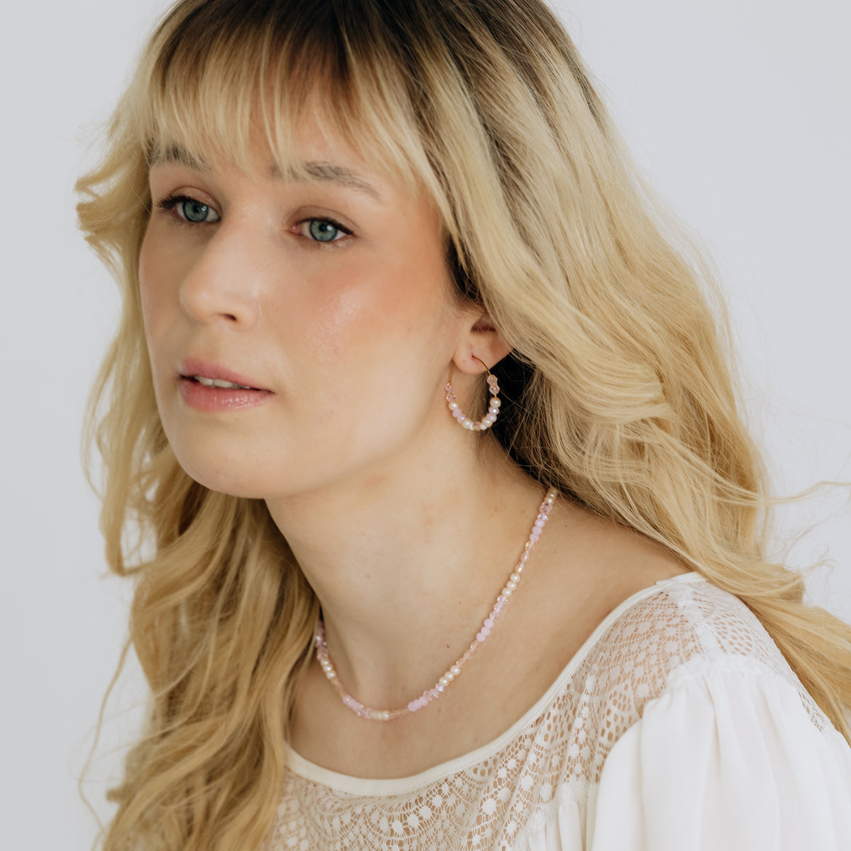 Jolie Rose -käsintehty kaulakoru (vaaleanpunaisen sävyt, kulta)
