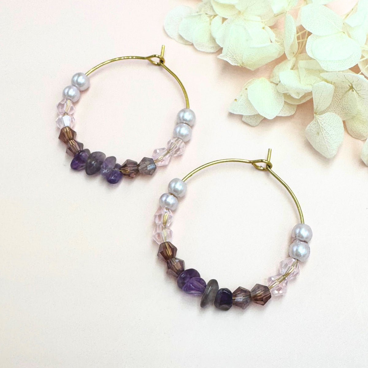 Jolie Amethyst -käsintehdyt helmirenkaat (liilan sävyt, kulta)