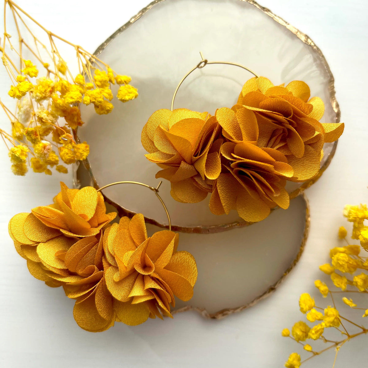 Jasmine -kukkakorvakorut (leijonankeltainen)