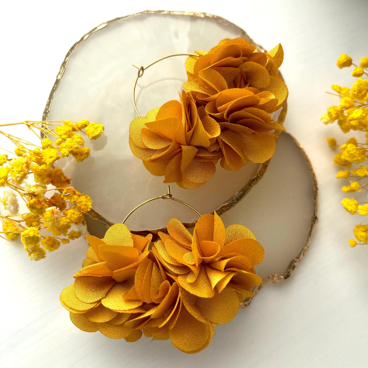 Jasmine -kukkakorvakorut (leijonankeltainen)