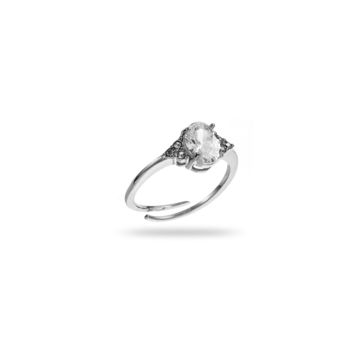 Hopeanvärinen säädettävä sormus 8 mm ovaalilla Cubic Zirconia -kivellä