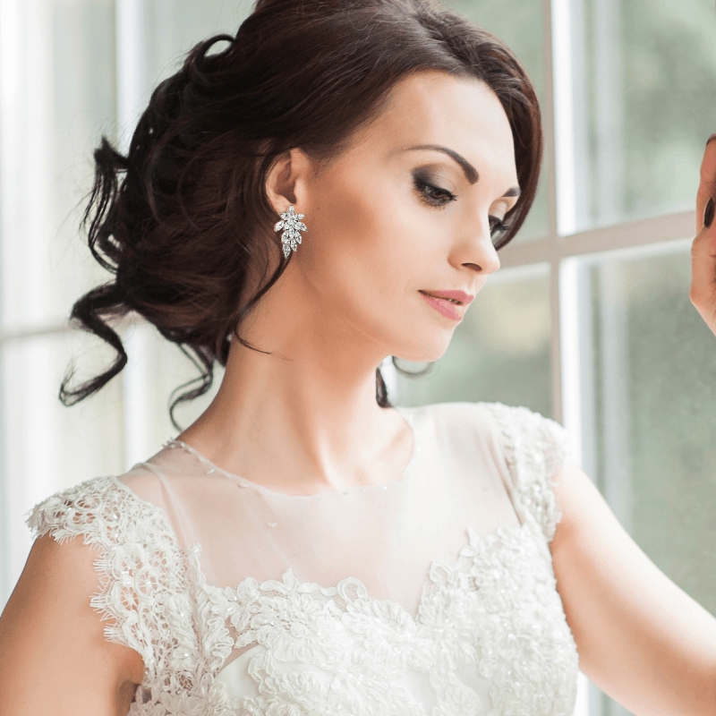 ATHENA BRIDAL | Fabienne -kristallikoristeiset kukkakorvakorut (hopea)