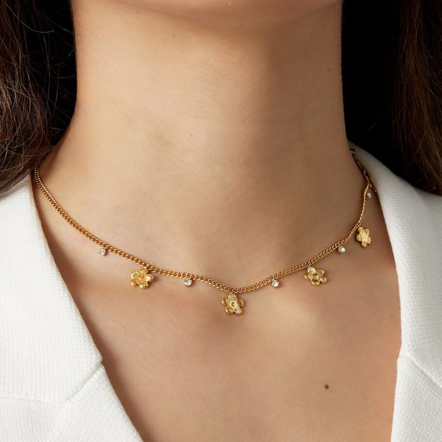 FRENCH RIVIERA | Bloom Necklace -kukkakoristeinen kirurginteräskaulakoru (kulta)