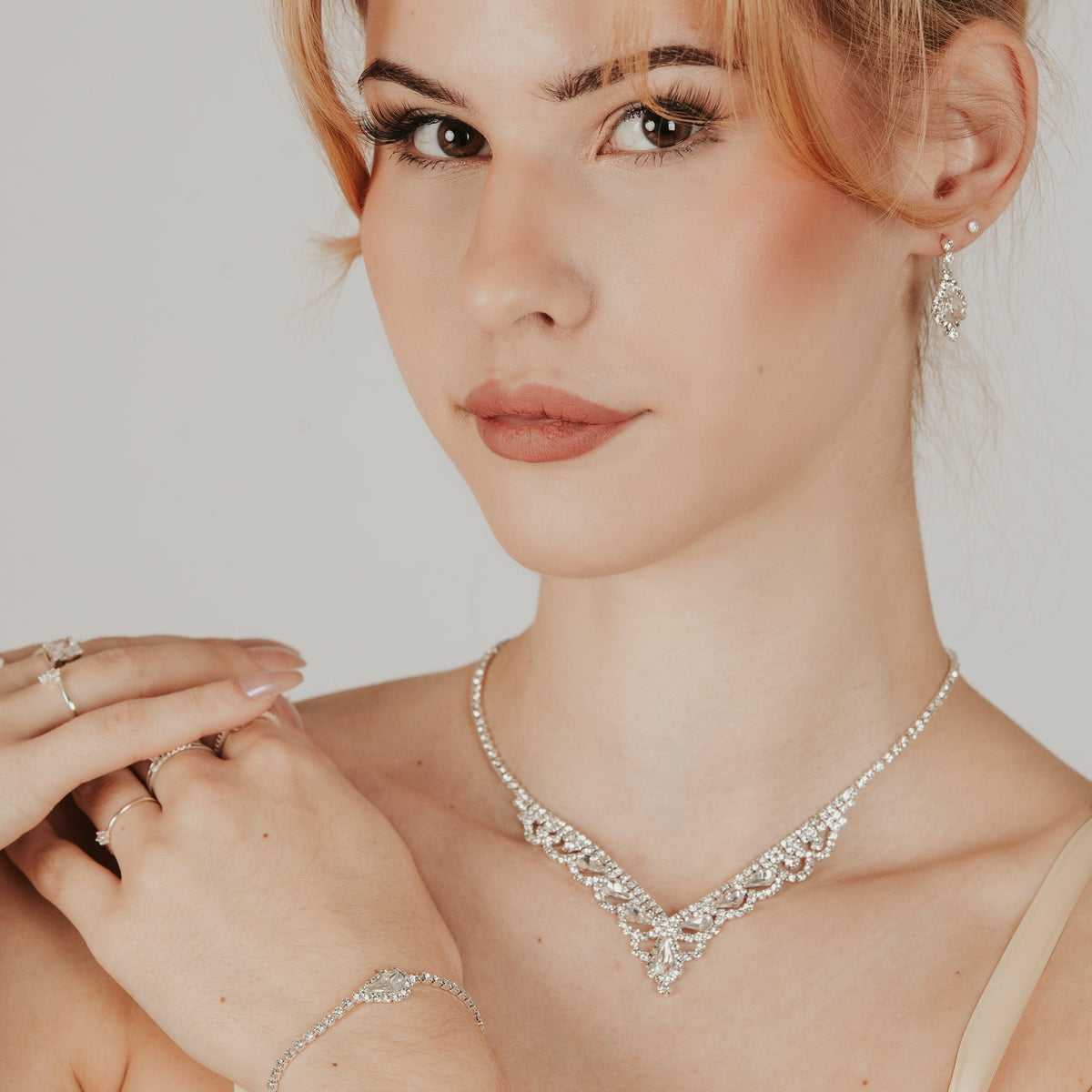 ROMANCE, Yasmine teardrop rhinestone bracelet