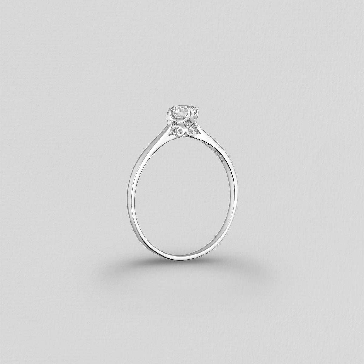 Premium Collection Marielle – elegantti ja minimalistinen hopeasormus.